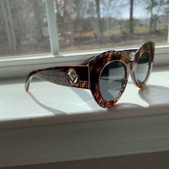 Fendi FF 0306/S 086 Sunglasses in Dark Havana - Picture 2 of 8